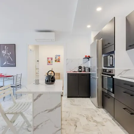 Renovated 3-room In A Leafy Park *