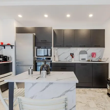 Renovated 3-room In A Leafy Park Cannes